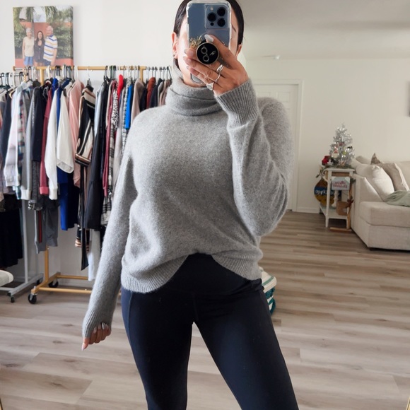 B. Altman & Co. Sweaters - LATE 1800-EARLY 1900 💯 CASHMERE TURTLENECK SWEATER